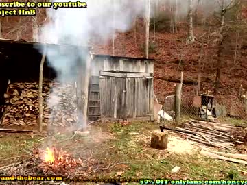 couple
        honeyand_thebear cam image #140600