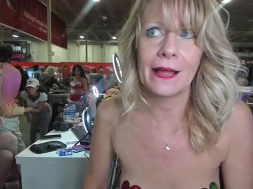 girl
        avapheonix cam image #364232