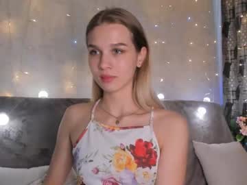 girl
        sharonmorgans cam image #583815