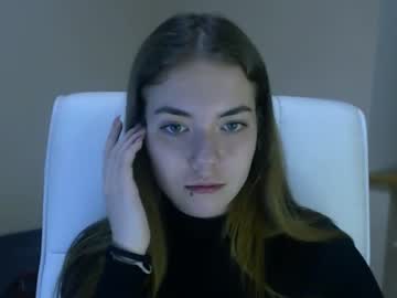 girl
        zoey_deuttch cam image #842156