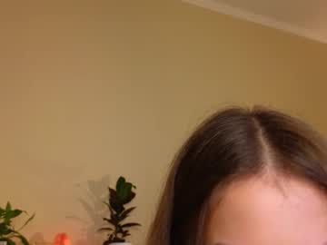 girl
        wanda_robinson cam image #6879510
