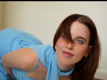 girl
        ellaa91 cam image #6749075