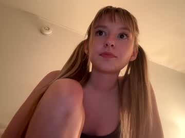 girl
        stelladepp cam image #1609449