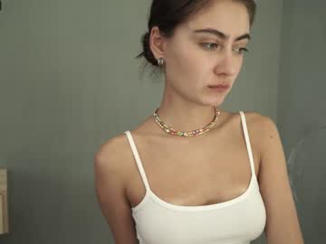 girl
        tessarosse_ cam image #2091170