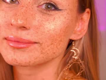 girl
        artease cam image #506279