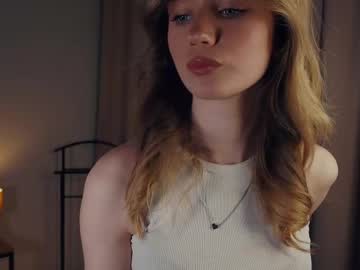 girl
        rowenacroyle cam image #6123230