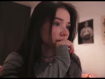 girl
        anntics_ cam image #6346080