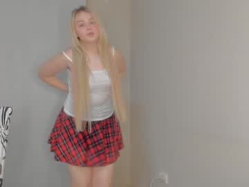 girl
        shy_blondiee cam image #823146