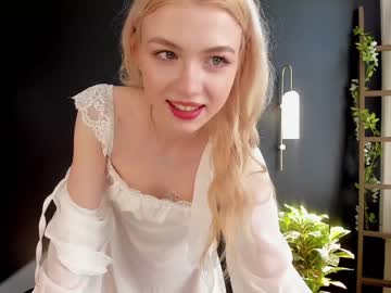 girl
        elizabethmad cam image #1855675