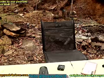 couple
        honeyand_thebear cam image #780538