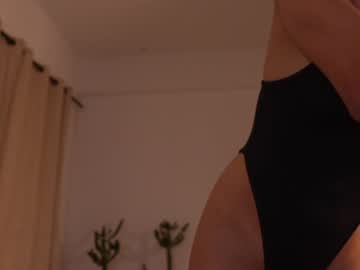 girl
        ellelure_ cam image #6046104