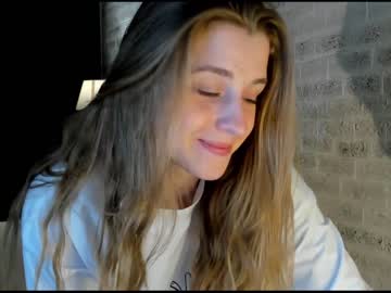 girl
        sophie_crashh cam image #1556602