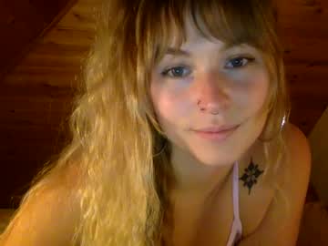 girl
        lunarosestone cam image #3296651