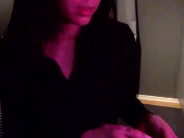 girl
        lillyandhertoyy cam image #3386499