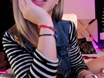 girl
        missitaliaa cam image #4705129