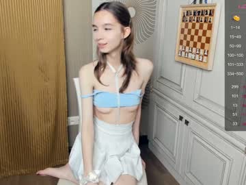 girl
        happiness_call cam image #2474613
