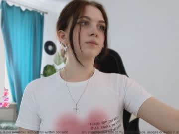girl
        small_blondee cam image #4275319