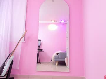 girl
        little_effy18_ cam image #6512351