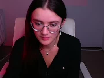 girl
        ketrin_pirsss cam image #5149752