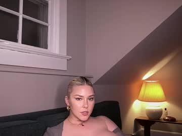 girl
        novavangogh cam image #5035578