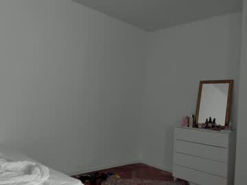 girl
        vivienne_westwoood cam image #1542110
