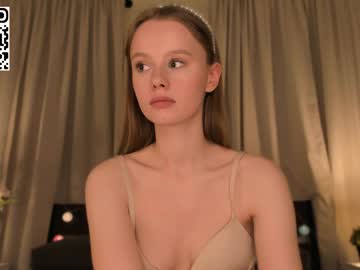 girl
        aislyworld cam image #3645069