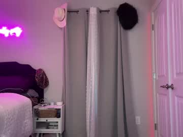 girl
        brielledaviss cam image #6872823