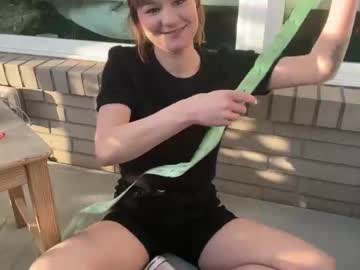 girl
        olive_nextdoor cam image #1090230