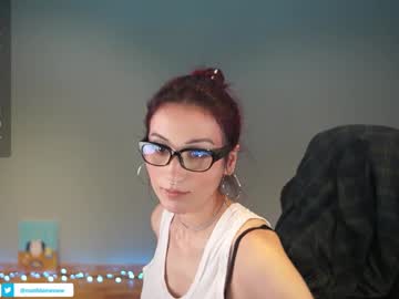 girl
        greeny_mat cam image #4737806