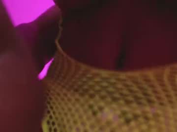 girl
        suky_brown cam image #380942