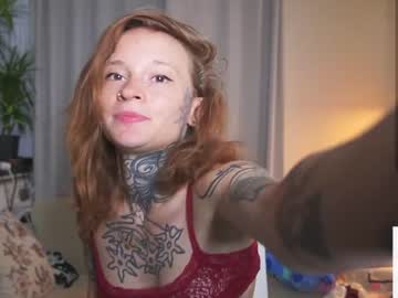 girl
        gingerxsweetness cam image #2191133
