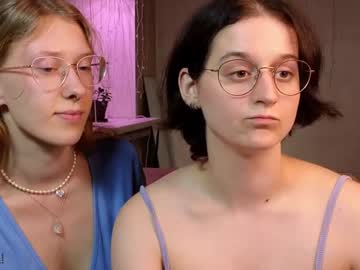 couple
        jitoon_exe cam image #4745375