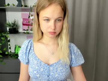 girl
        tenderness_18 cam image #6783730