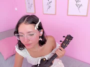 girl
        little_effy18_ cam image #6844512