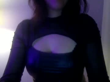 girl
        lillyandhertoyy cam image #3394816