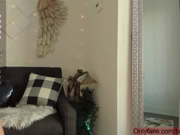 girl
        _bellakitty cam image #3423557