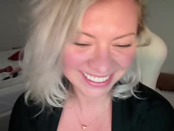 girl
        kiradivine cam image #6553742