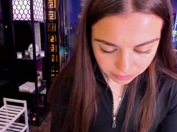 girl
        alma_pearl cam image #1740338