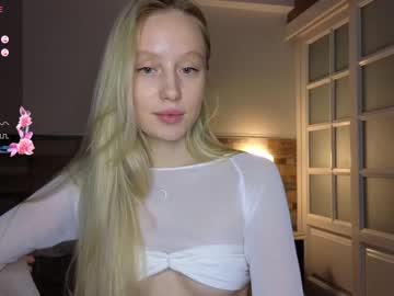 girl
        callme_star cam image #4154273