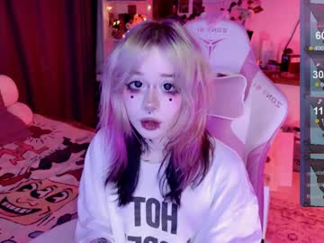 girl
        lollyshy__ cam image #5501911