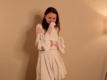 girl
        winniewest_ cam image #1437798