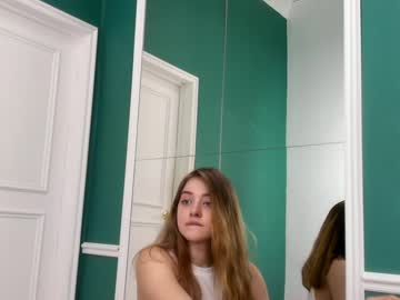 girl
        ericamoore__ cam image #1249983