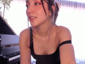 girl
        maxine_8 cam image #118373