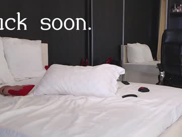girl
        hefner_girl cam image #2170050