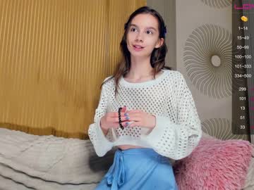 girl
        happiness_call cam image #2943683