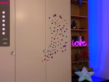girl
        callme_star cam image #1237460
