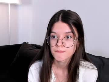 girl
        hellogentlemana cam image #3491292