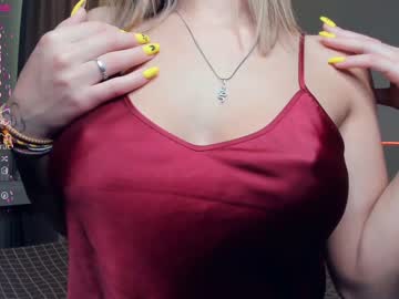 girl
        erline_may cam image #3973311