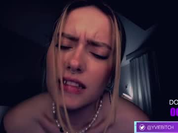 girl
        _yvie_ cam image #1935223