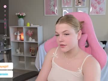 girl
        maya_blonde18 cam image #6084527